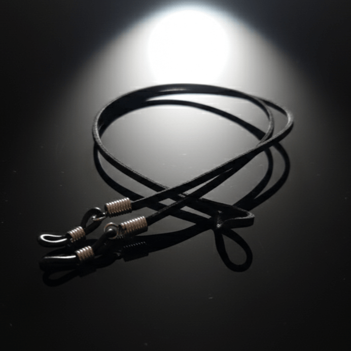 Strap de Cuero Premium: Seguridad Elegante para tus Gafas Favoritas.